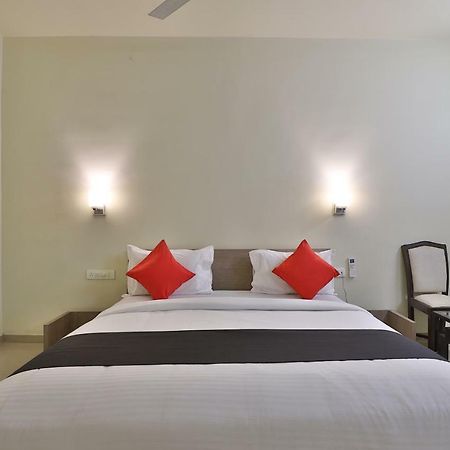 Capital O 47284 Atithi Resort Bharuch Bagian luar foto