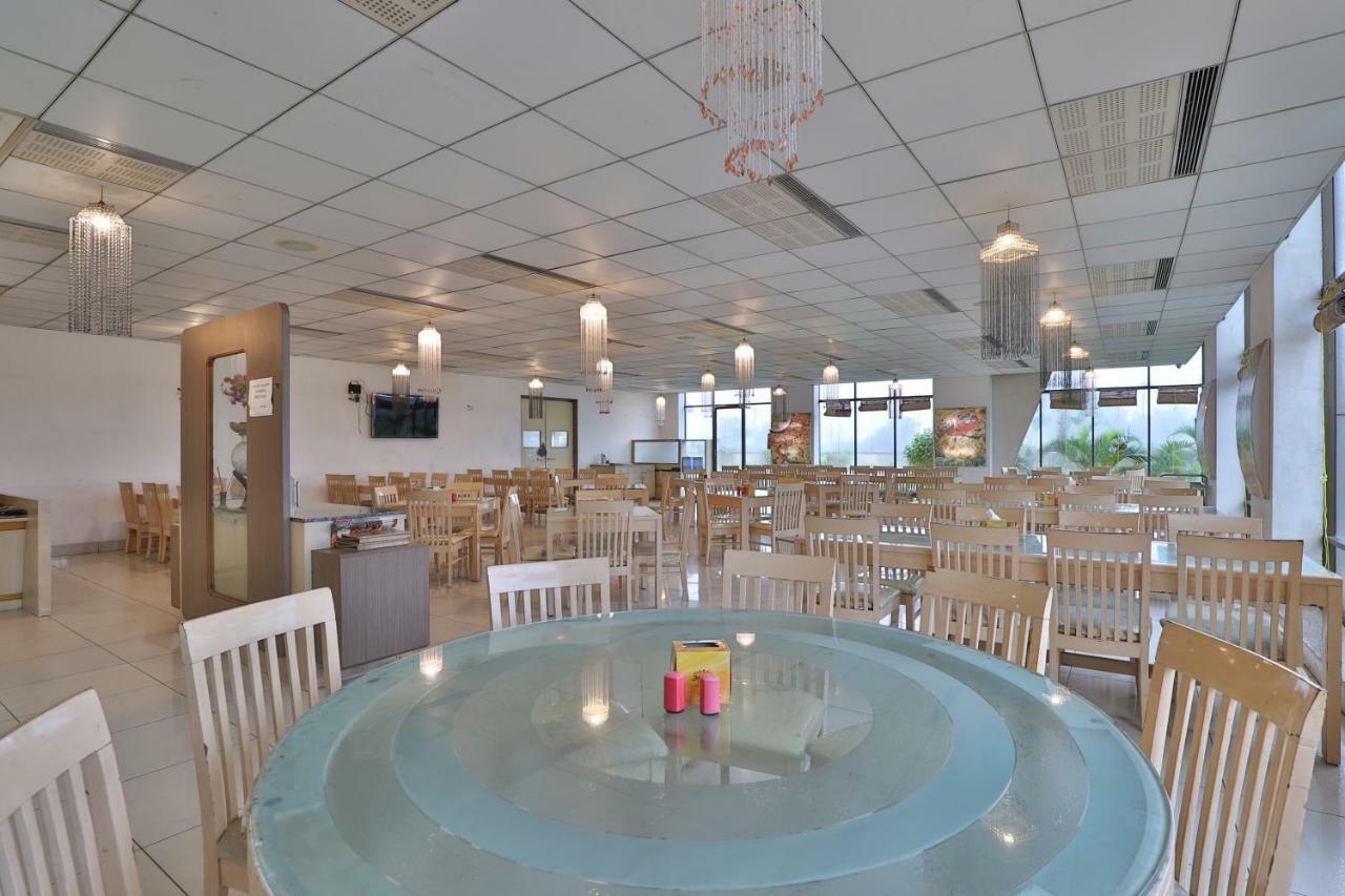 Capital O 47284 Atithi Resort Bharuch Bagian luar foto