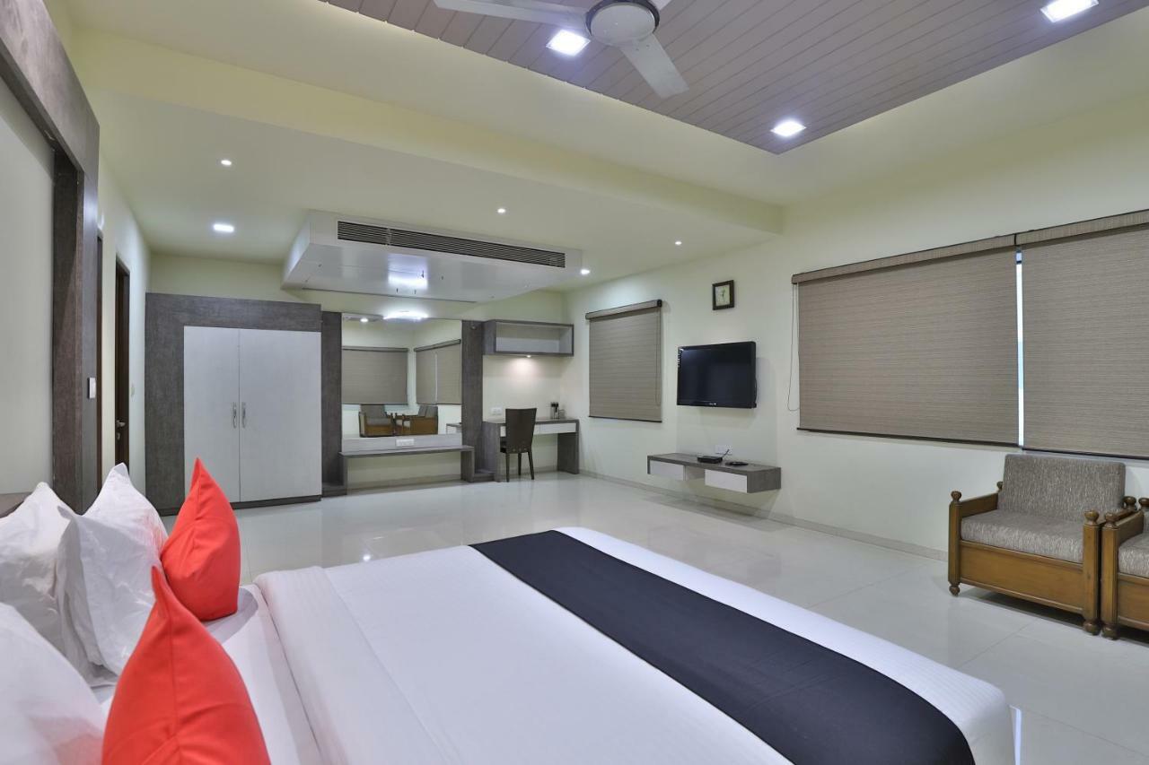 Capital O 47284 Atithi Resort Bharuch Bagian luar foto