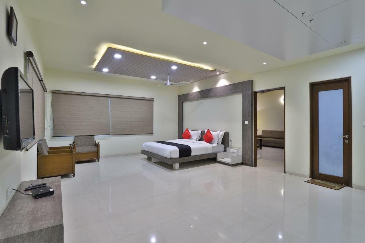 Capital O 47284 Atithi Resort Bharuch Bagian luar foto